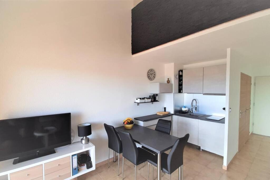 Charmant Appartement Vue Mer A 100M De La Plage. แซงเตกูลฟ์ ภายนอก รูปภาพ